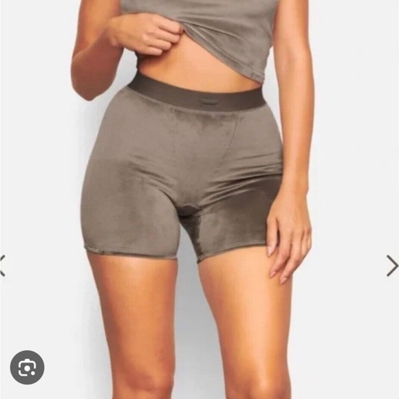 Skims velour biker shorts - Picture 4 of 4